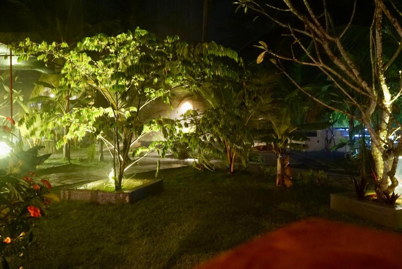 Red Coconut Villa Bentota Bagian luar foto