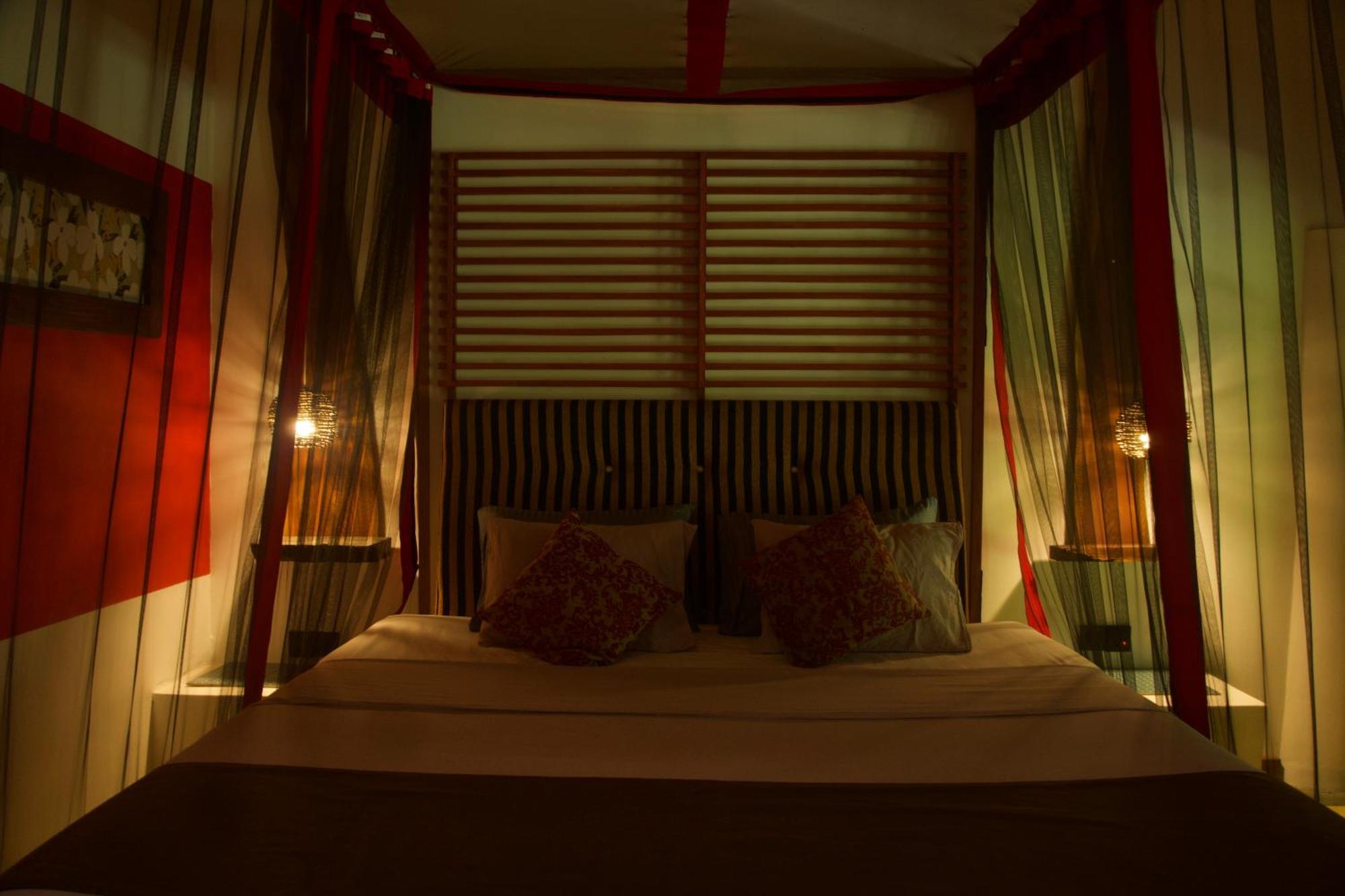 Red Coconut Villa Bentota Bagian luar foto