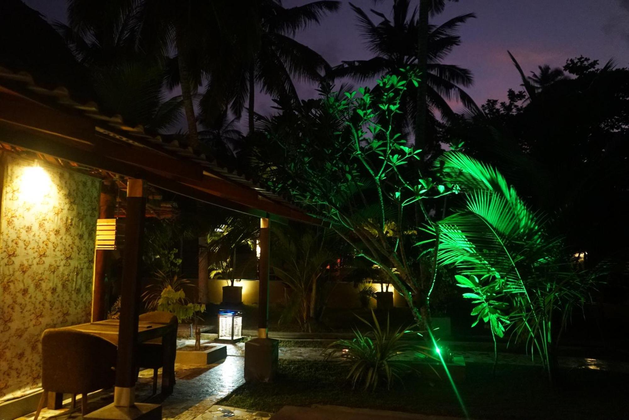 Red Coconut Villa Bentota Bagian luar foto
